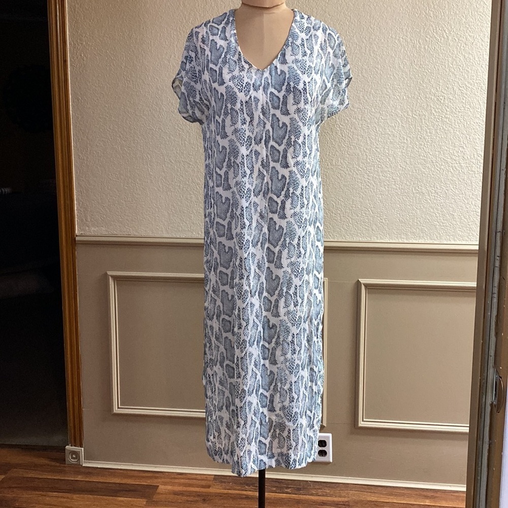 Entro blue reptile snakeskin print v neck midi sheath dress